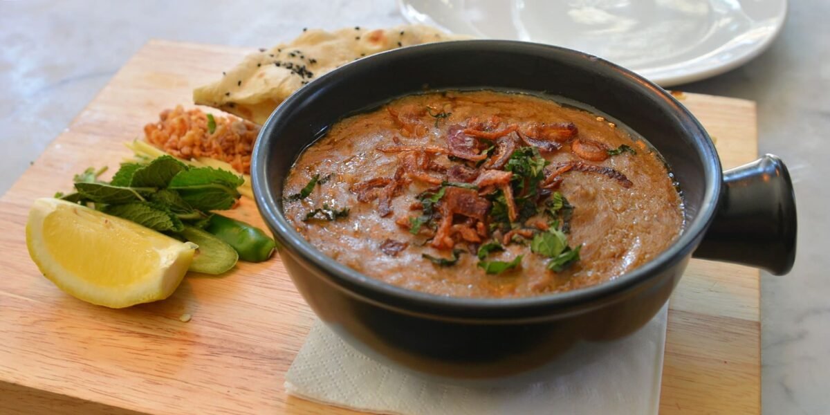 Street foods of hyderabad  -- haleem