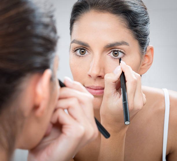 Enhance your eyes - 5 Minute beauty tips for busy women